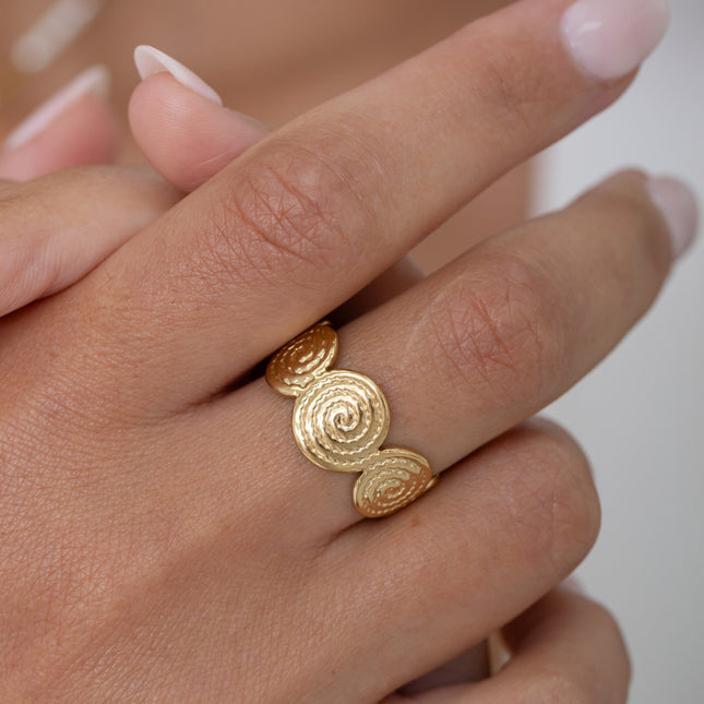 Bague - 3 ronds aux tourbillons gravés