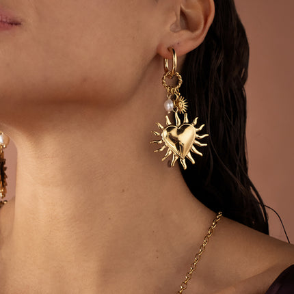 Créoles Ilaria - anneau torsadé, pendentif coeur, soleil et perle d'eau douce