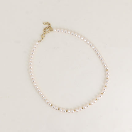 Collier sur câble - perles de résine blanche 6mm