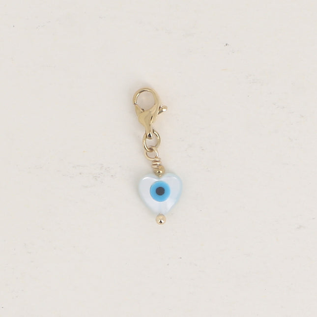 Charm - oeil sur coeur en résine