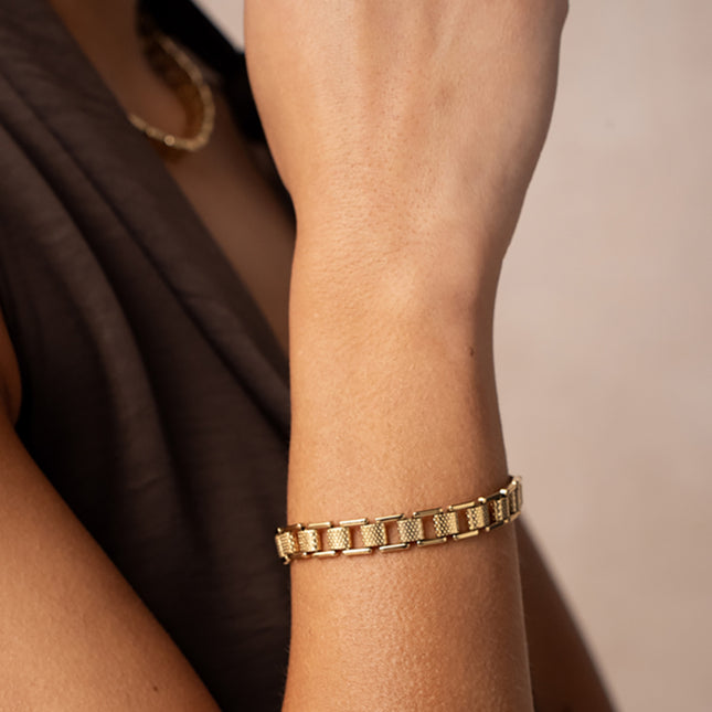Hojicha Bracelet - square mesh and alternating hammered tubes
