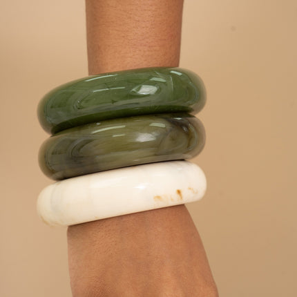Esmée Bracelet - thick closed resin cuff