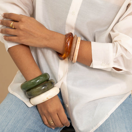Esmée Bracelet - thick closed resin cuff