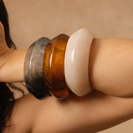Bracelet Esmilla - manchette carrée incurvée en résine