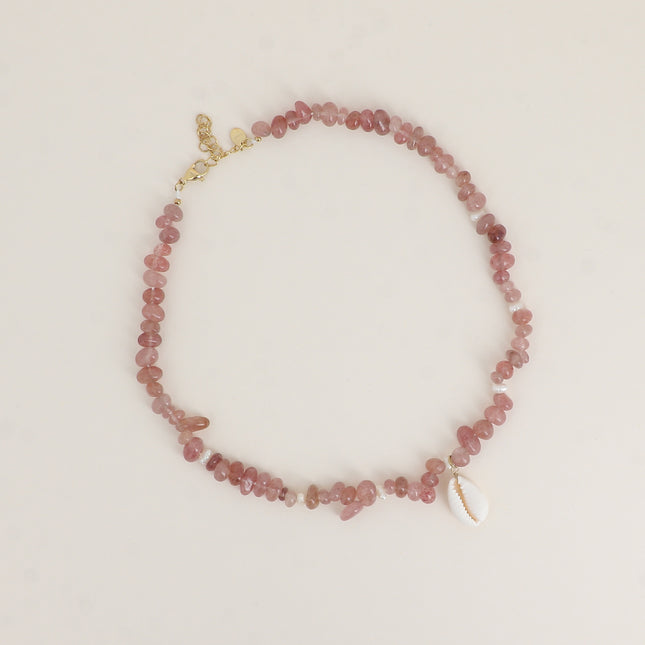 Collier sur fil - pierres naturelles et perles en acier inoxydable, cauri naturel