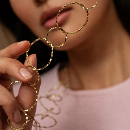Céria Long Necklace - fine, textured round rings