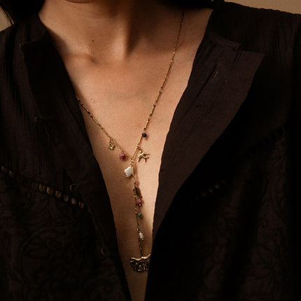 Ginea Y-necklace - charms (ginkgo, natural stones, mother-of-pearl clover, leaf with cubic zirconia, bird)
