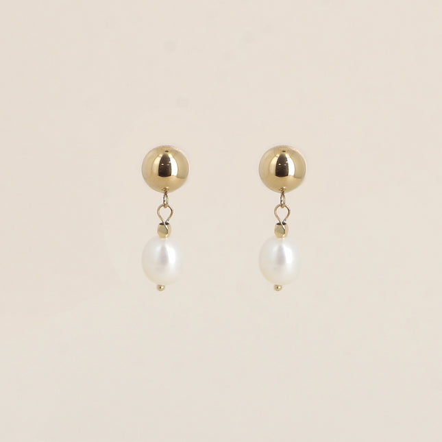 Boucles pendantes - demi boule et perle d'eau douce