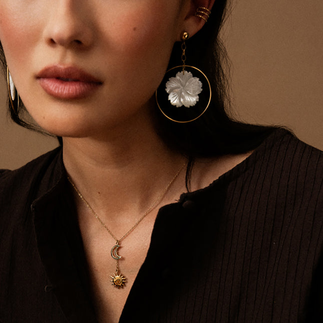 Collier Y Solyne - croissant de lune texturé et ajouré, soleil