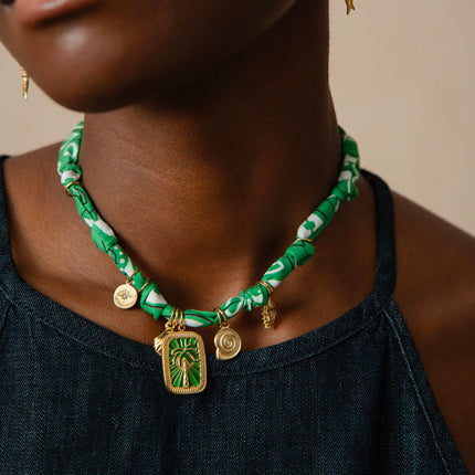 Collier Aventura - ruban et coquillage, étoile, soleil, plaquette palmier et émail