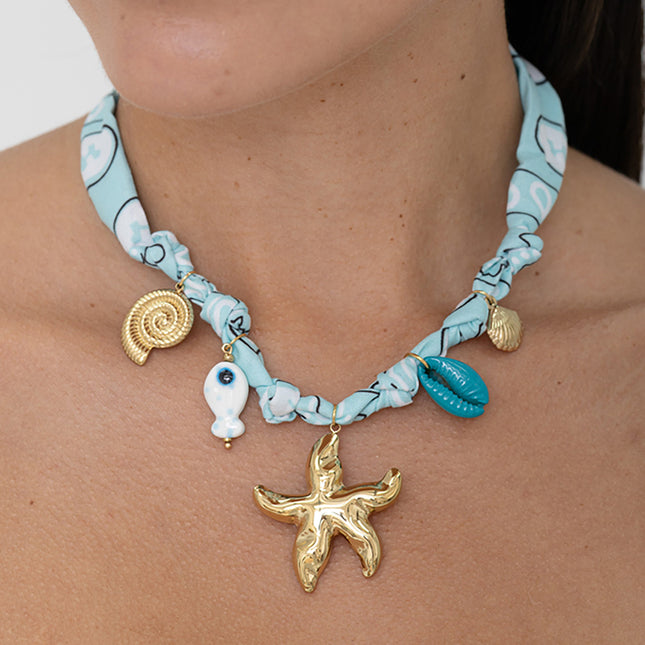 Collier - coquillages, cauri en émail, poisson en céramique, soleil et étoile de mer