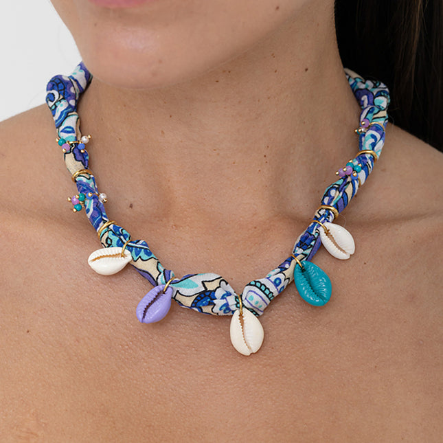 Collier - tissu ruban, cauris colorés
