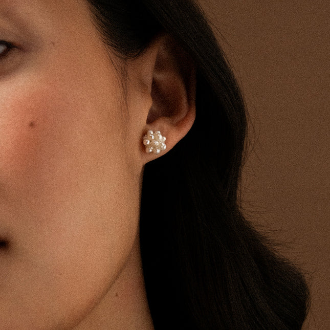 Boucles puces Sya - boule de petites perles d'eau douce