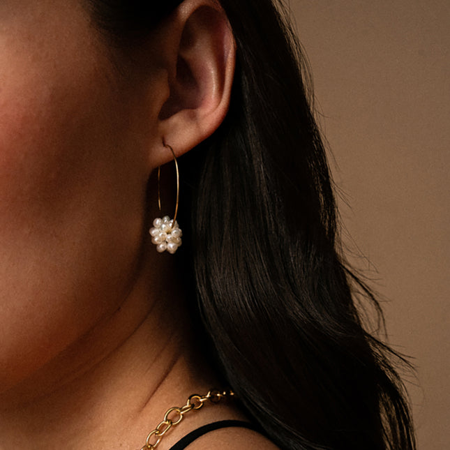 Hoop earrings - ball of small freshwater pearls