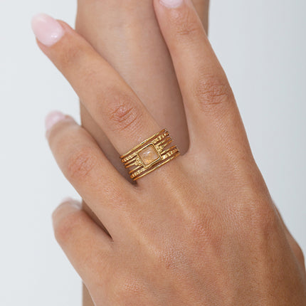 Bague - anneau large et pierre naturelle carrée