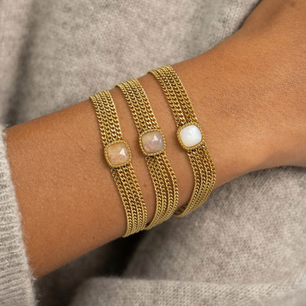 Bracelet - 4 chaînes et une pierre naturelle carrée