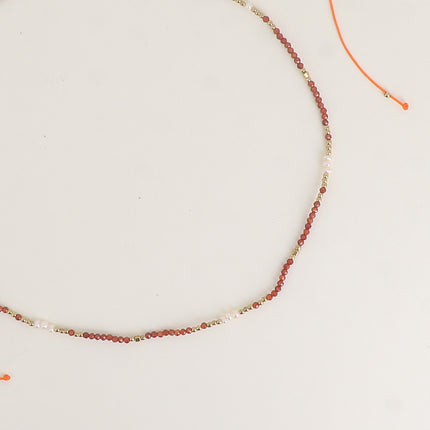Collier sur cordon - perles en acier inoxydable et pierres naturelles