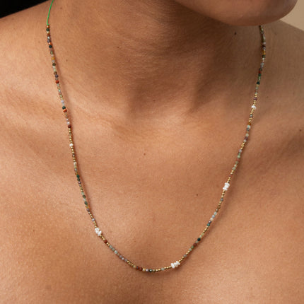 Collier sur cordon - perles en acier inoxydable et pierres naturelles