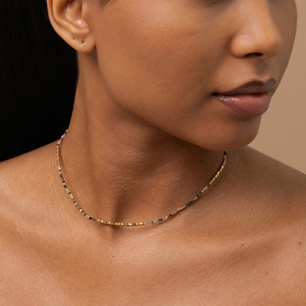 Collier - sur fil, fermoir coulissant, perles carrées en acier inoxydable et pierres naturelles