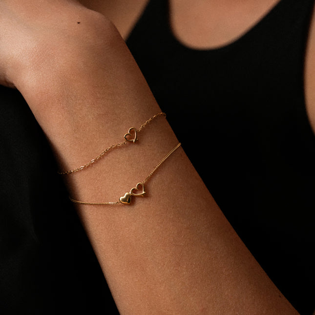 Bracelet Ilya - fine maille gourmette et deux coeurs