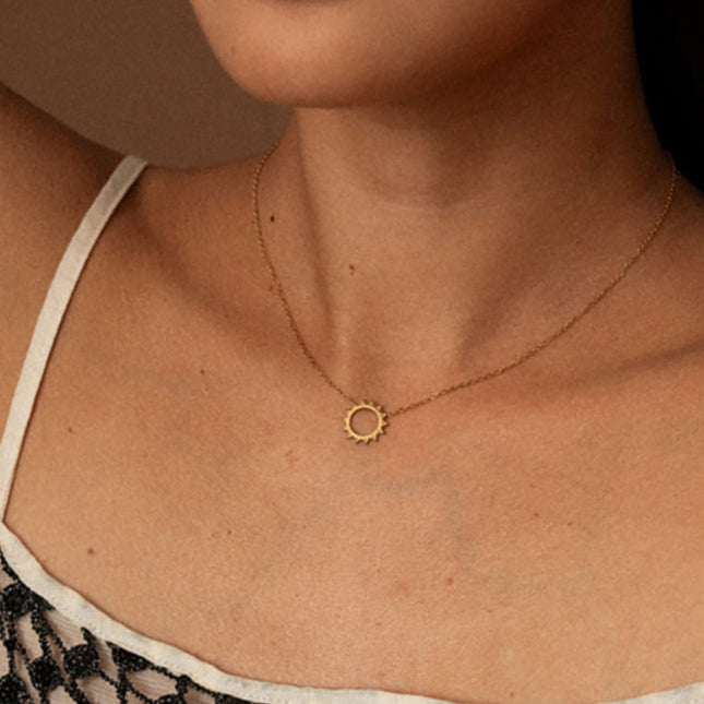 Collier Tessya - soleil aux traits fins