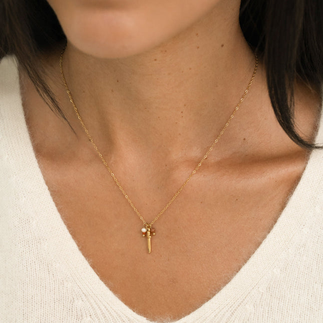 Collier - pendentif en forme d'épée, perle d'eau douce, pierre naturelle
