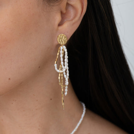 Boucles pendantes - chaînes de perles rectangulaires et de perles d'eau douce