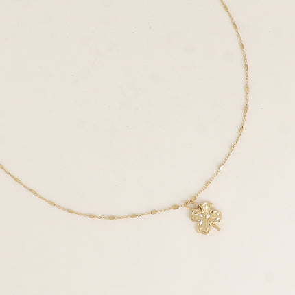 Collier - maillons rectangulaires et pendentif trèfle