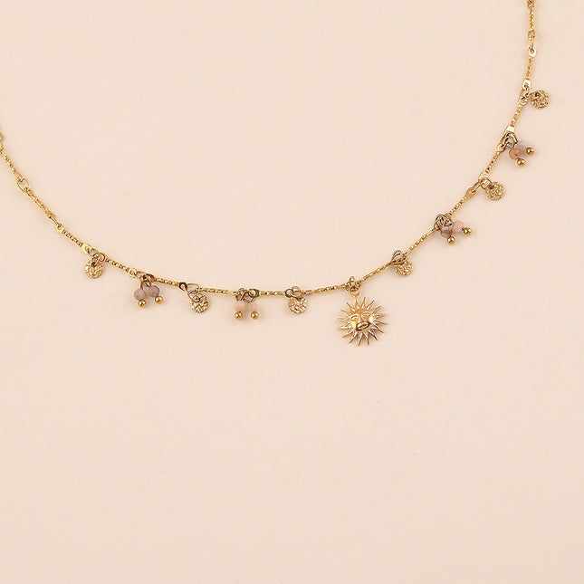 Collier - pastilles rondes martelées, pierres naturelles et pendentif soleil