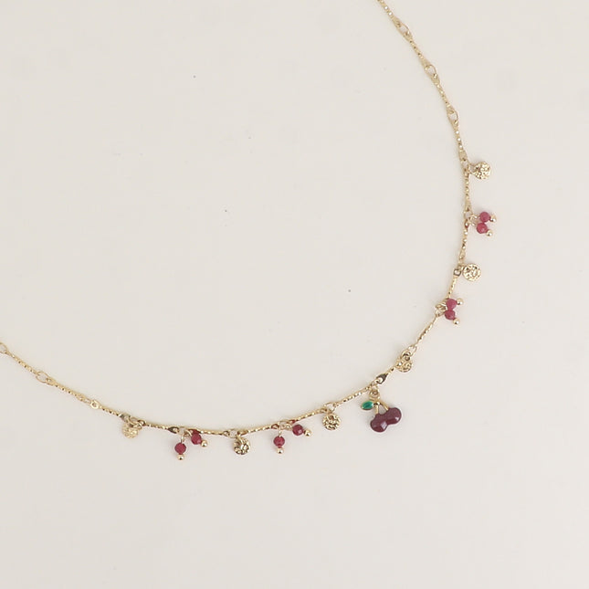 Collier - cerise en émail, pastilles rondes martelées et pierres naturelles