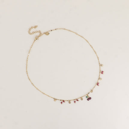 Collier - cerise en émail, pastilles rondes martelées et pierres naturelles