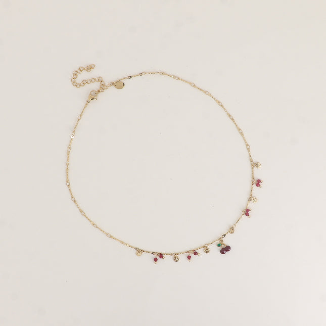 Collier - cerise en émail, pastilles rondes martelées et pierres naturelles