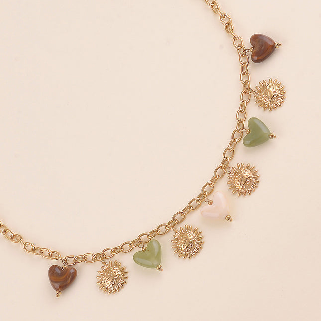 Collier - perles coeurs en résine et fleurs texturées