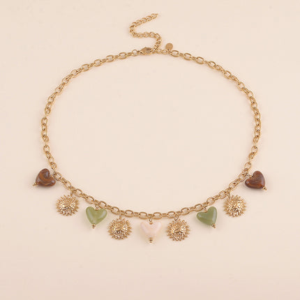 Collier - perles coeurs en résine et fleurs texturées