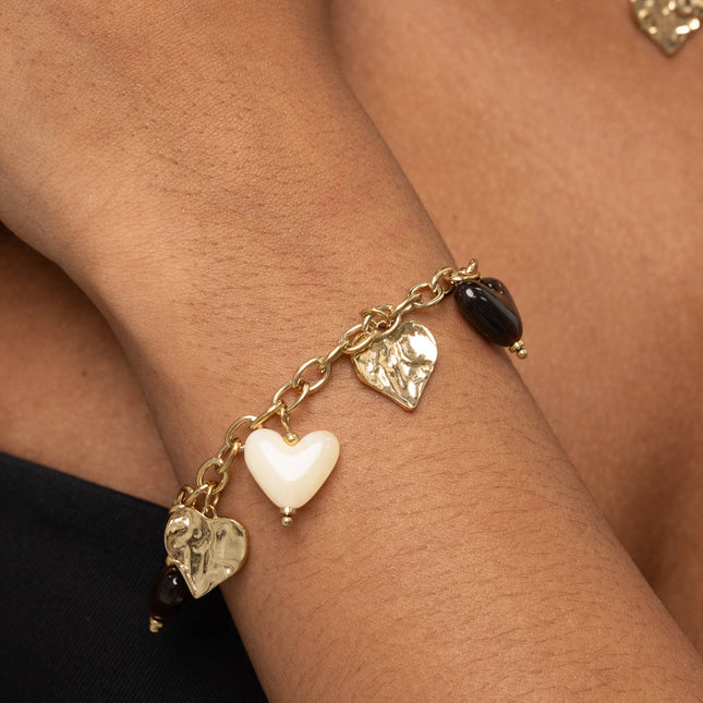 Bracelet - breloques coeurs en résine