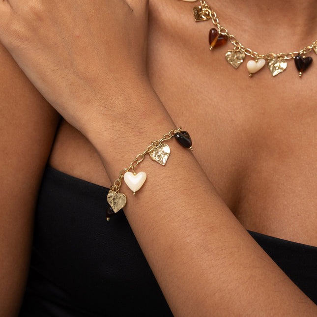 Bracelet - breloques coeurs en résine
