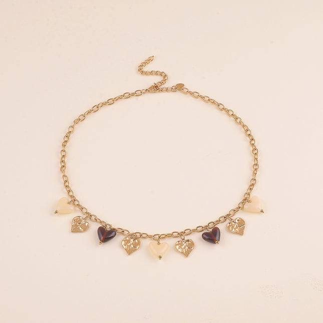 Collier - breloques coeurs en résine