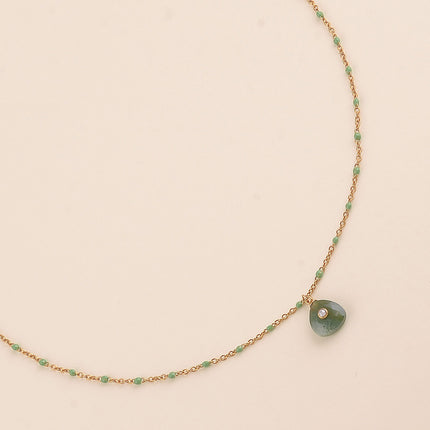 Collier - chaîne émaillée, pierre naturelle triangulaire et oxyde de zirconium