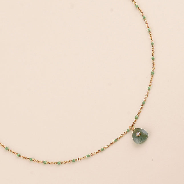 Collier - chaîne émaillée, pierre naturelle triangulaire et oxyde de zirconium