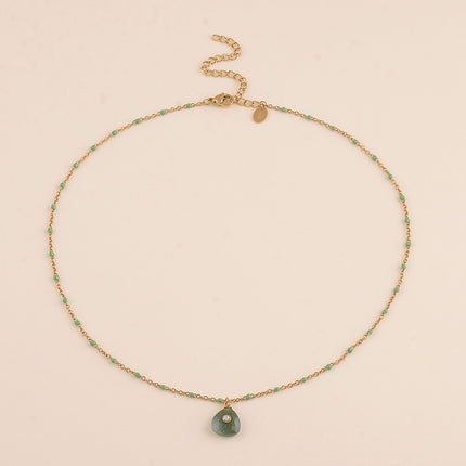 Collier - chaîne émaillée, pierre naturelle triangulaire et oxyde de zirconium