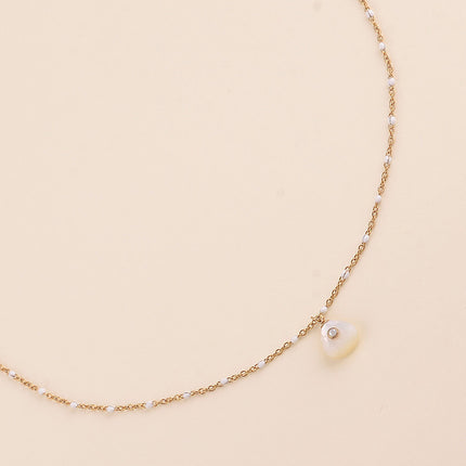 Collier - chaîne émaillée, pierre naturelle triangulaire et oxyde de zirconium