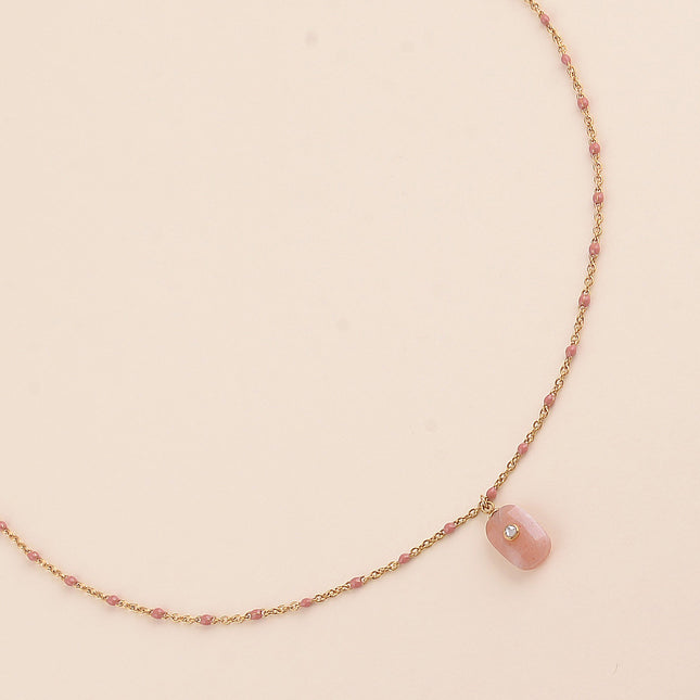 Collier - chaîne émaillée, pierre naturelle rectangulaire et oxyde de zirconium