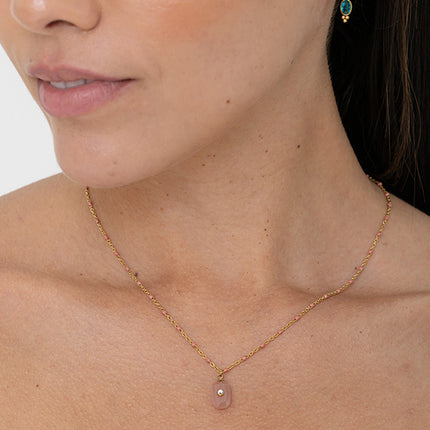 Collier - chaîne émaillée, pierre naturelle rectangulaire et oxyde de zirconium