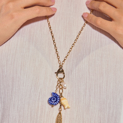 Collier Y - fermoir mousqueton, perle d'eau douce, coquillage en céramique et poissons, résine