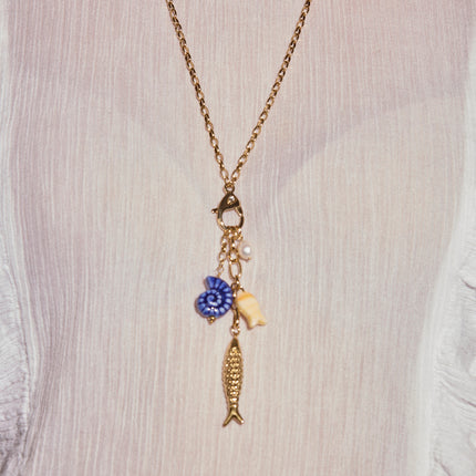 Collier Y - fermoir mousqueton, perle d'eau douce, coquillage en céramique et poissons, résine