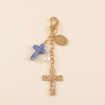 Porte-clé - croix religieuse en pierre naturelle, la Madone, une croix religieuse martelée et perle d'eau douce
