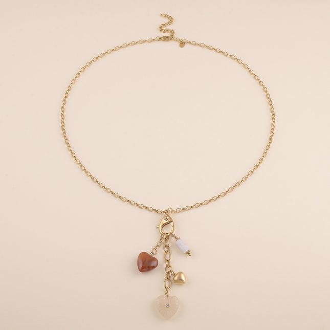 Collier - breloques coeurs en résine