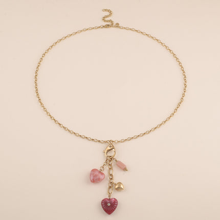 Collier - breloques coeurs en résine