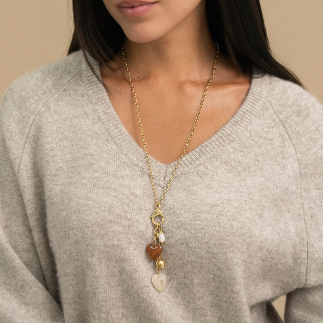 Collier - breloques coeurs en résine
