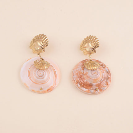 Boucles pendantes - 3 coquillages dont un naturel